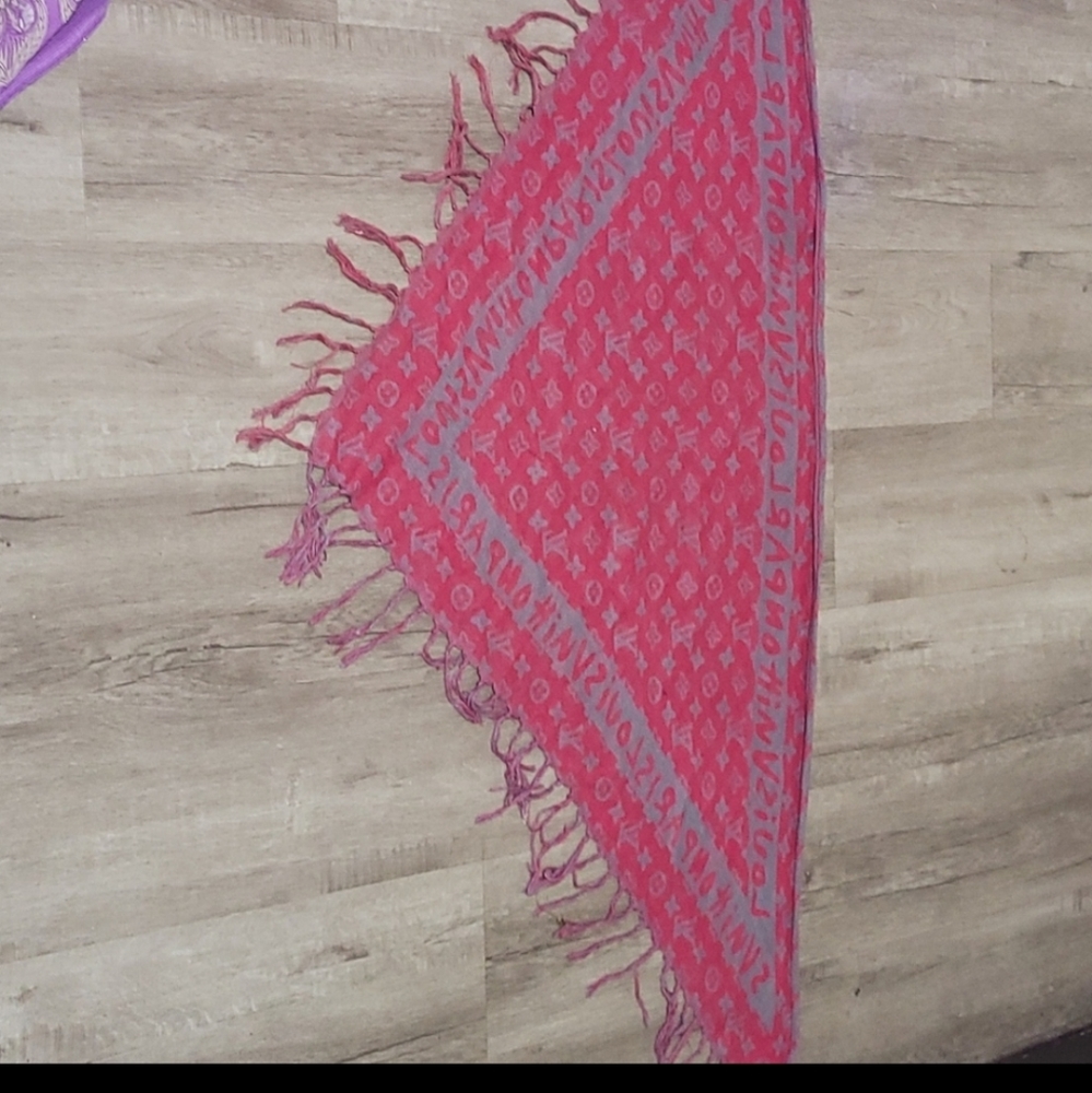 Louis vuitton scarf authentic